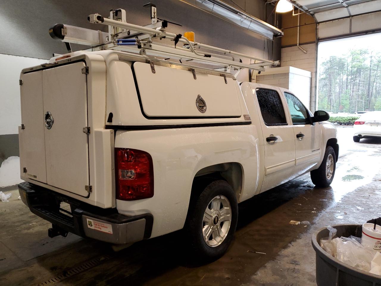 Image 3 of 2012 CHEVROLET SILVERADO C1500 HYBRID 2012 with VIN 3GCUCUEJ4CG153725