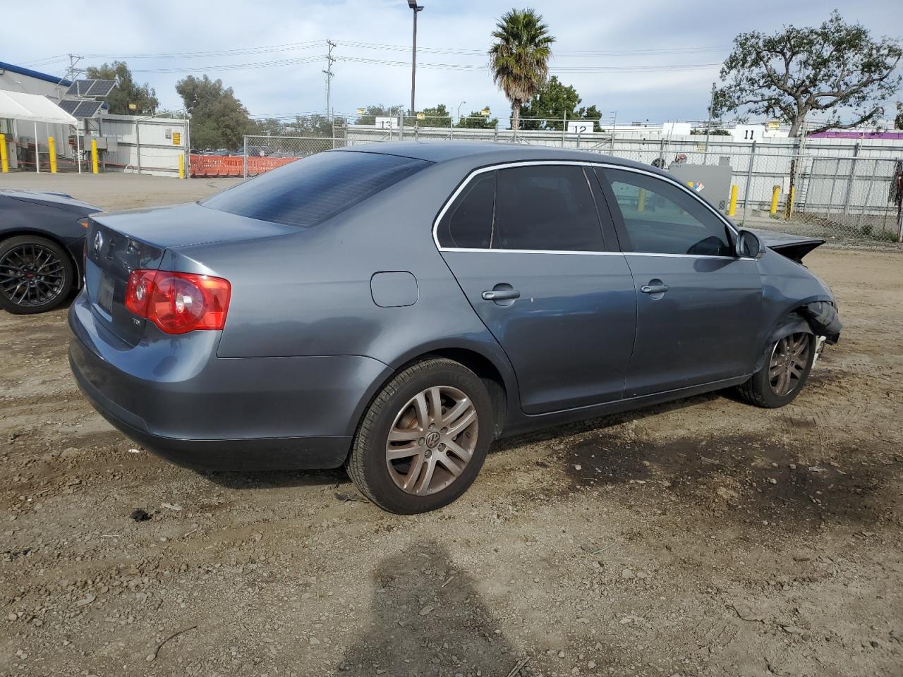 Obraz 3 z 2005 VOLKSWAGEN NEW JETTA TDI OPTION PACKAGE 1 2005 z VIN 3VWST71K55M623897