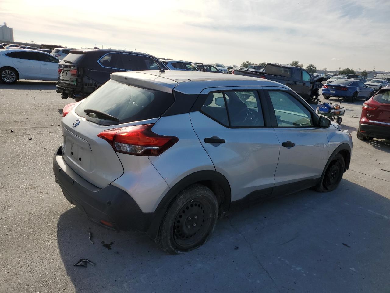 Изображение 3 2020 NISSAN KICKS S 2020 с VIN 3N1CP5BV5LL483705