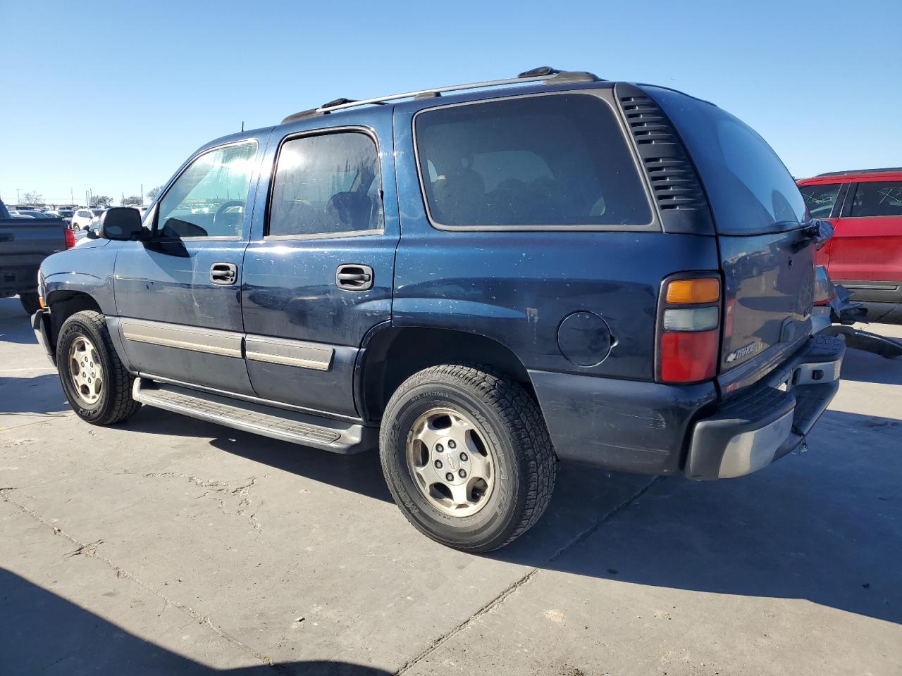 Image 2 of 2005 CHEVROLET TAHOE C1500 2005 with VIN 1GNEC13T55R210631