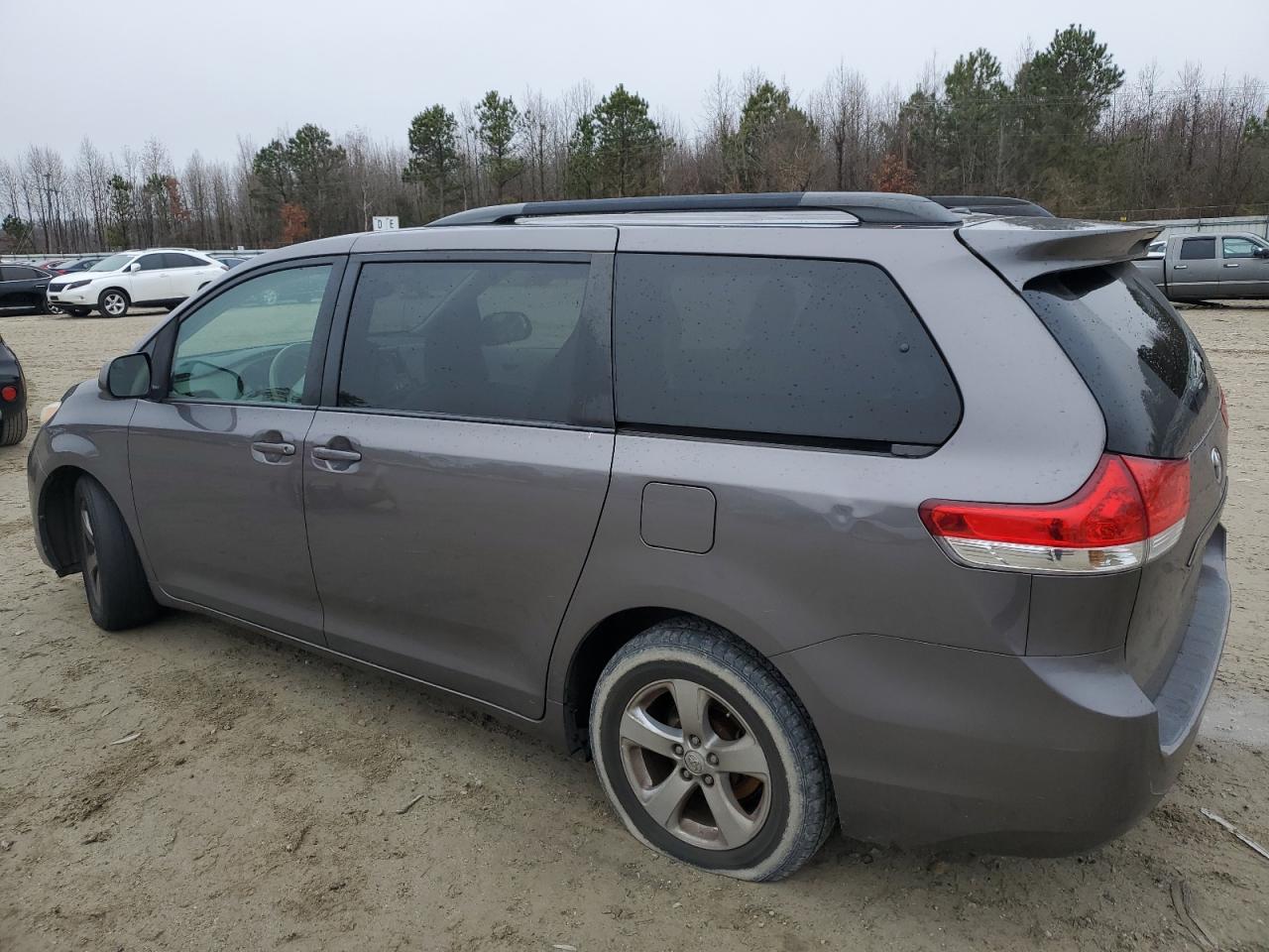 Изображение 2 2014 TOYOTA SIENNA LE 2014 с VIN 5TDKK3DC7ES515459