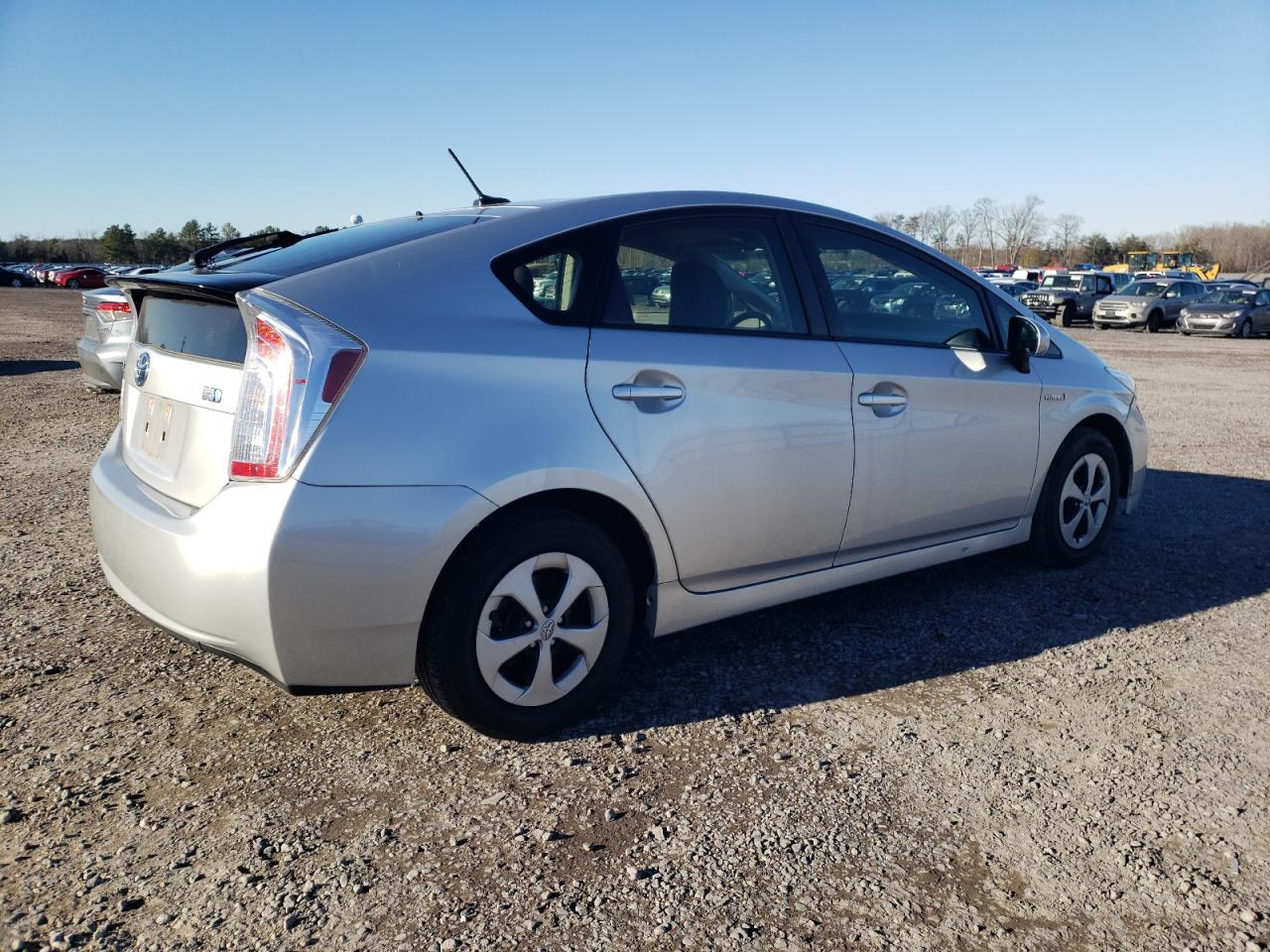 Изображение 3 2015 TOYOTA PRIUS  2015 с VIN JTDKN3DU5F1872413