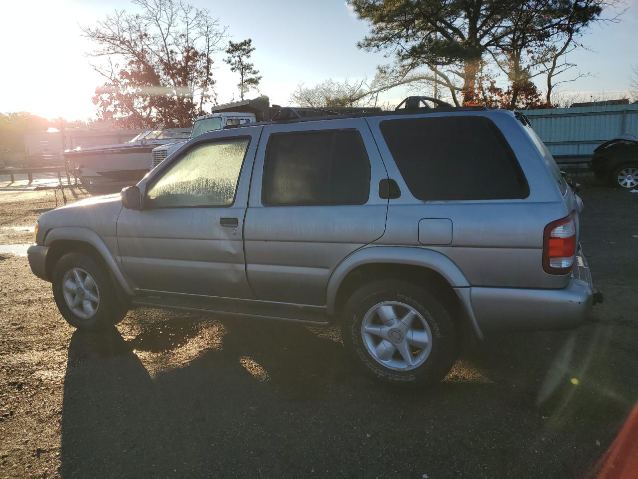 Image 2 of 1999 NISSAN PATHFINDER LE 1999 with VIN JN8AR07Y3XW367704