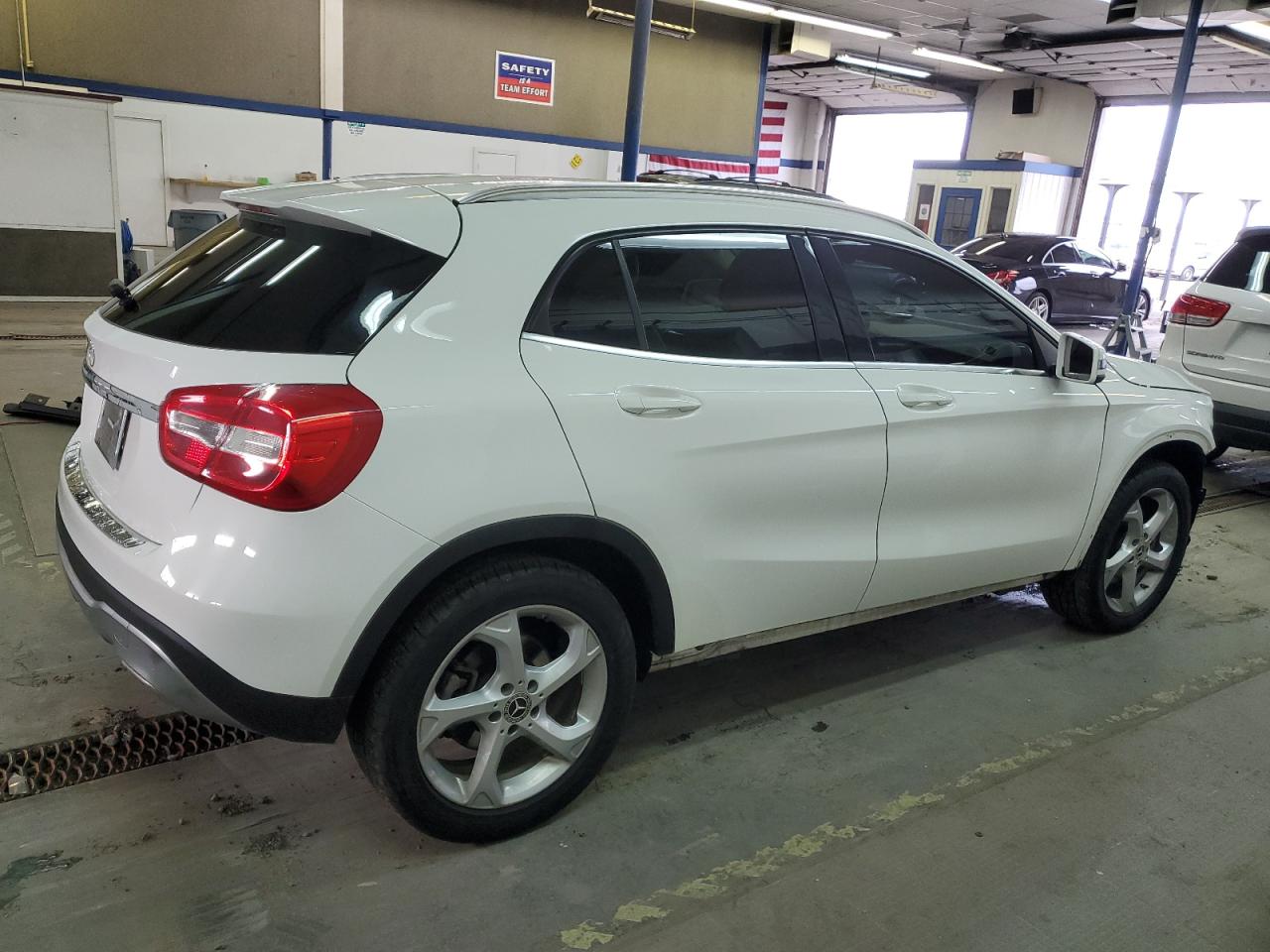 Image 3 of 2020 MERCEDES-BENZ GLA 250 2020 with VIN W1NTG4EB2LU030455