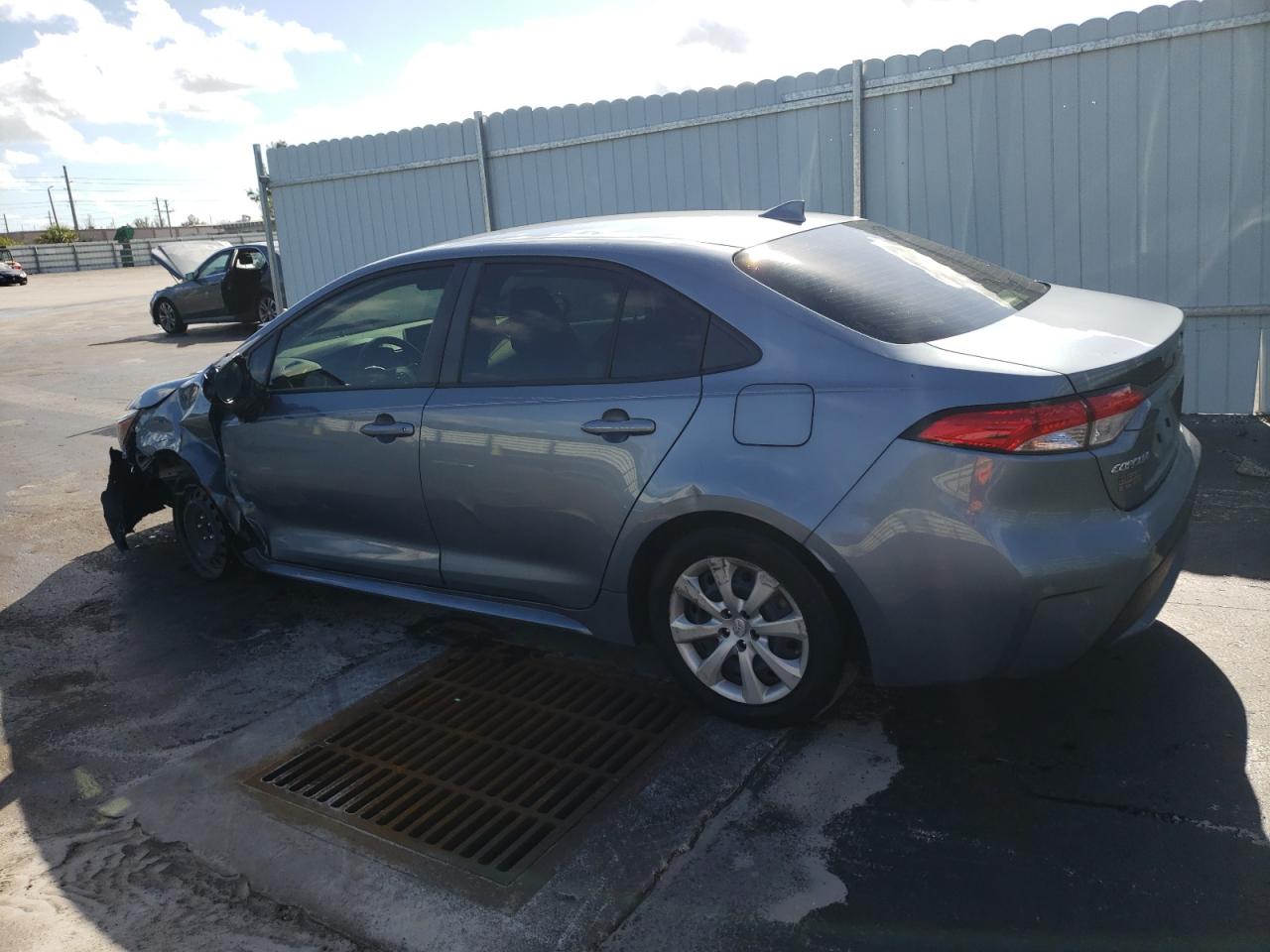 Изображение 2 2021 TOYOTA COROLLA LE 2021 с VIN JTDEPMAE6MJ124230