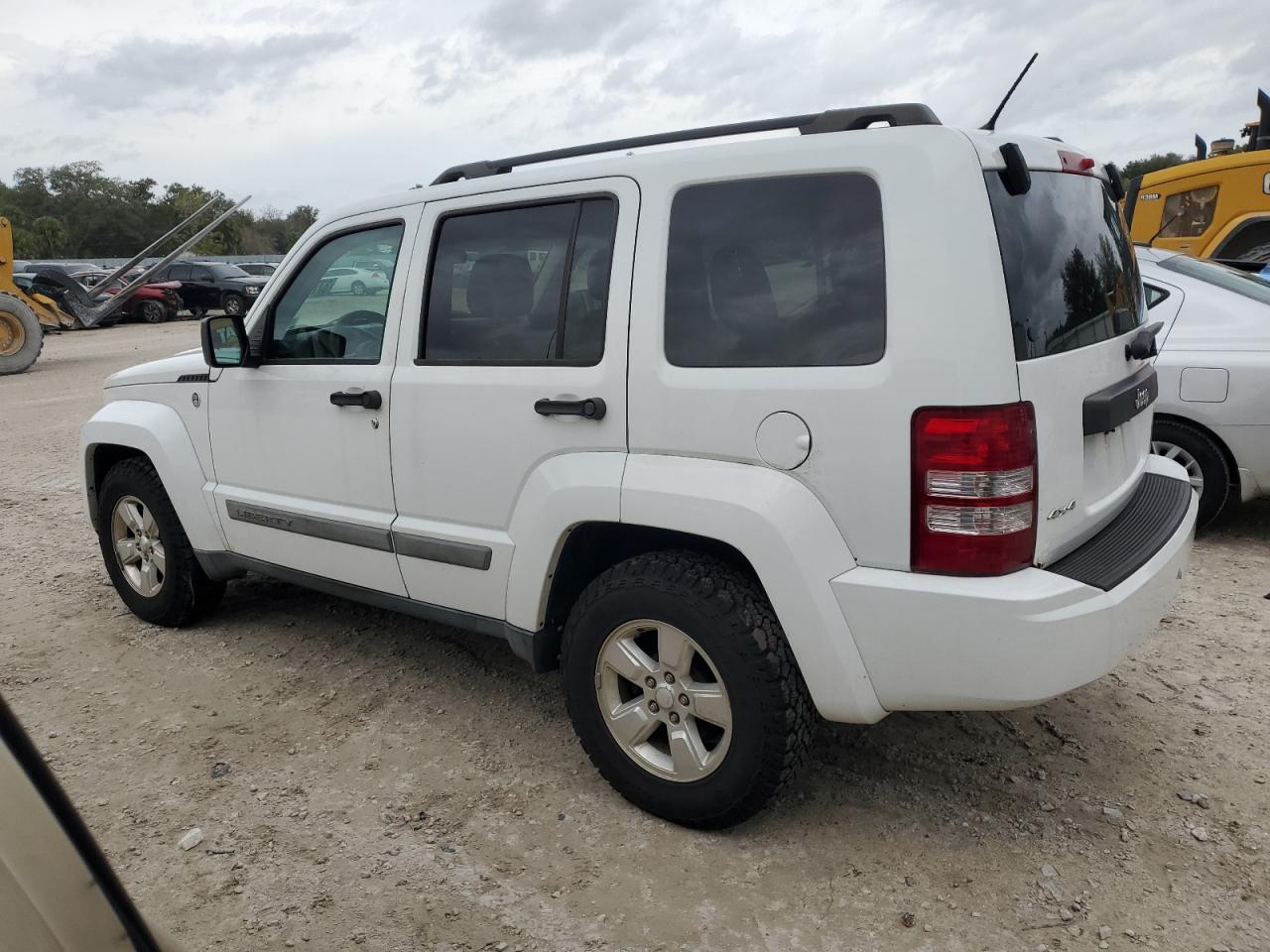 Изображение 2 2011 JEEP LIBERTY SPORT 2011 с VIN 1J4PN2GKXBW555695
