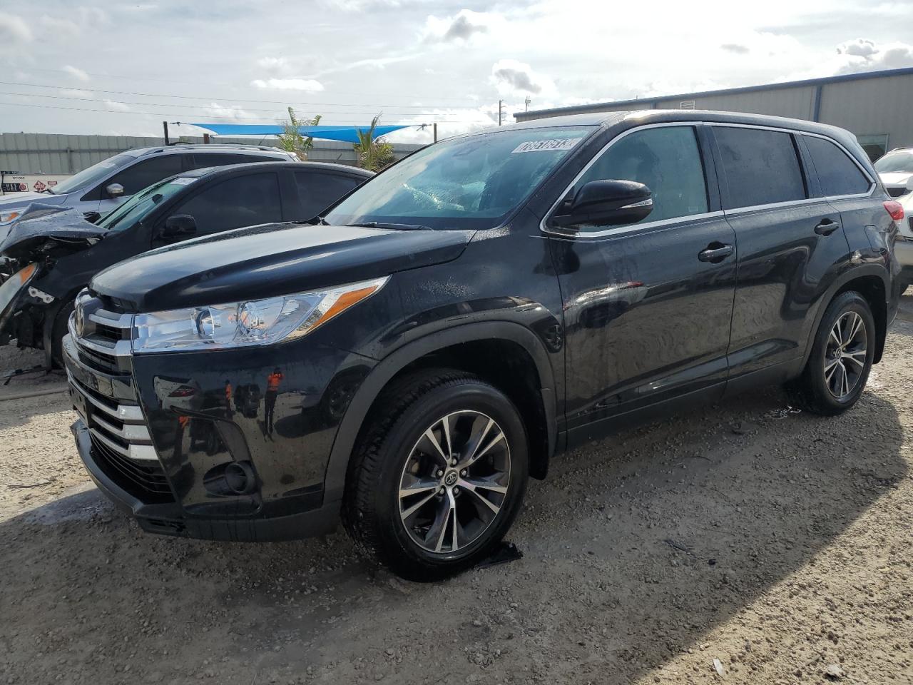 Изображение 1 2019 TOYOTA HIGHLANDER LE 2019 с VIN 5TDZARFHXKS044609