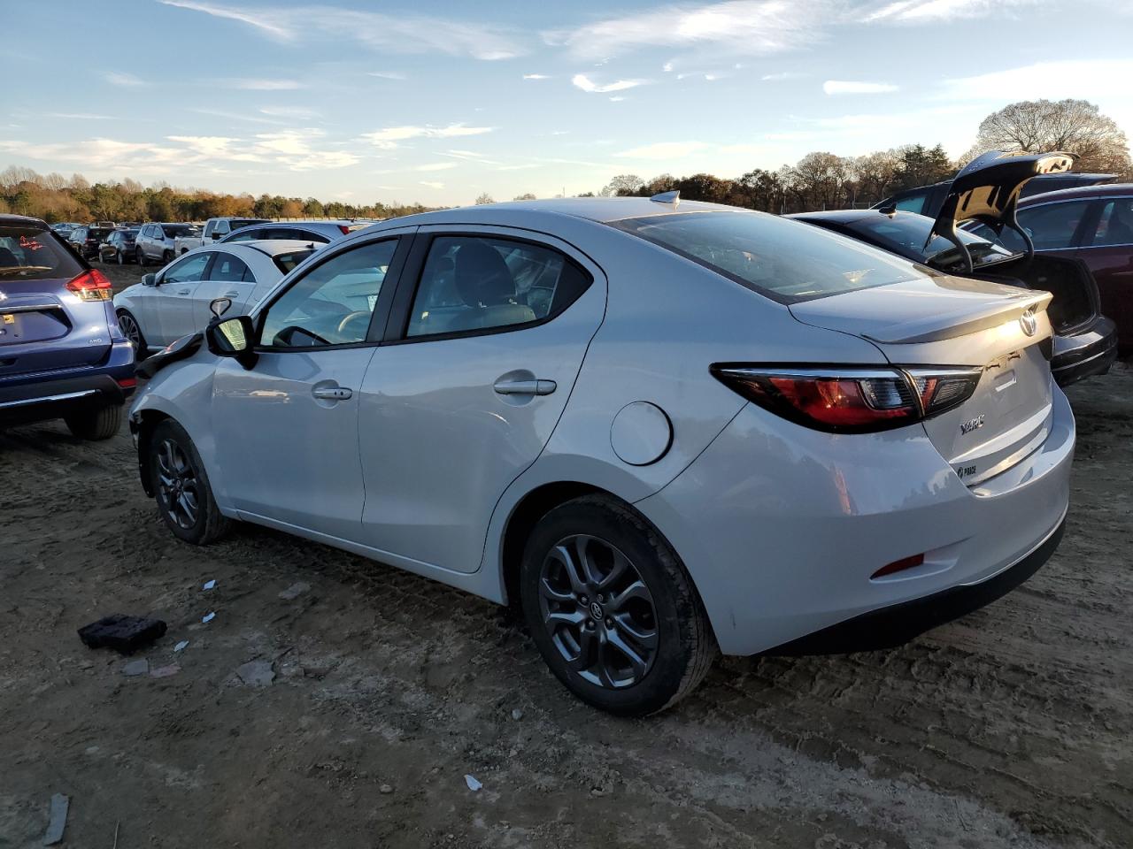 Image 2 of 2019 TOYOTA YARIS L 2019 with VIN 3MYDLBYVXKY506532