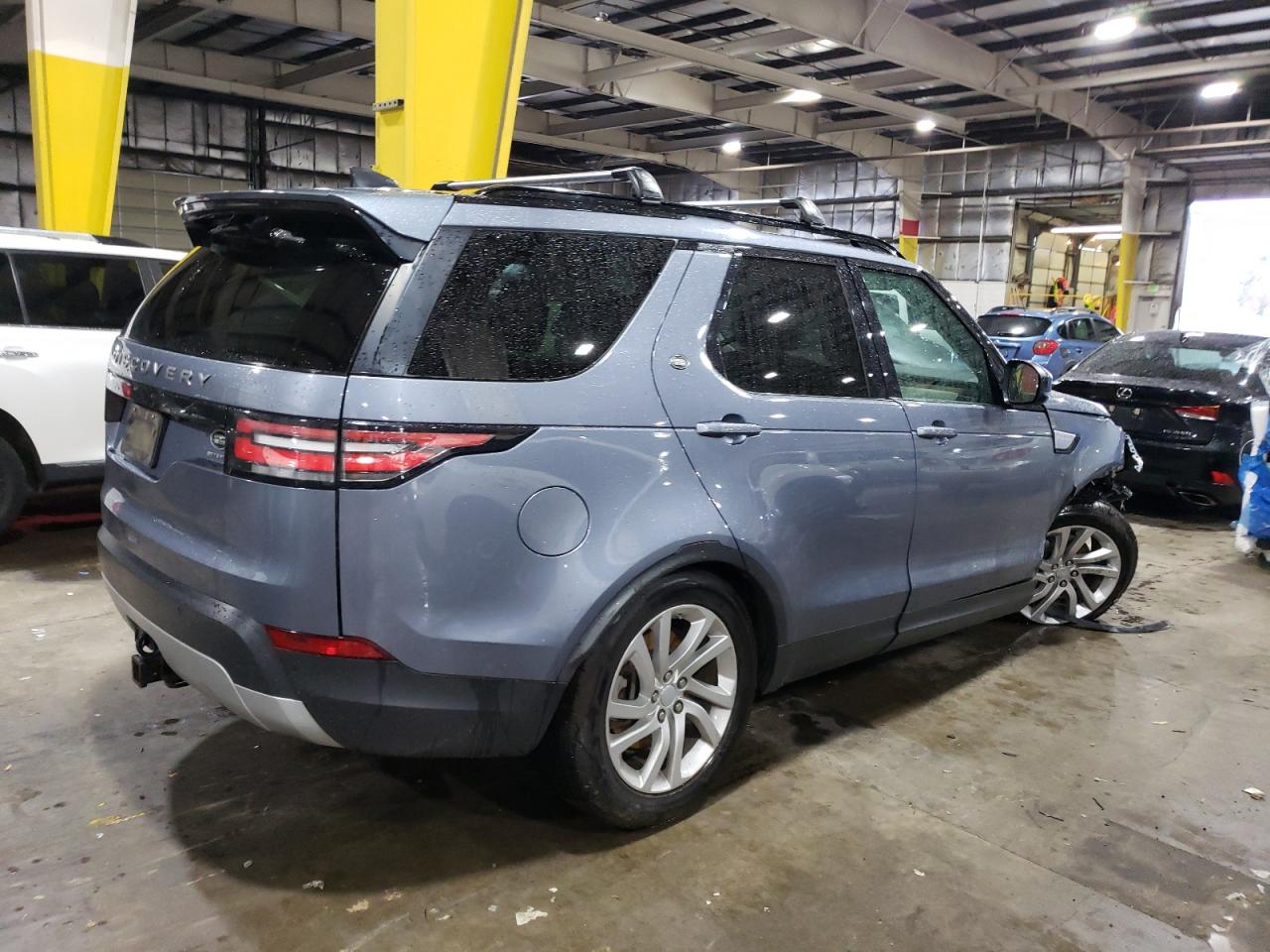 Image 3 of 2018 LAND ROVER DISCOVERY HSE 2018 with VIN SALRR2RV8JA068154