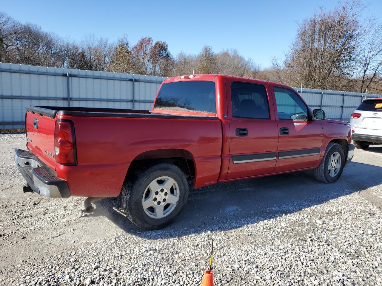 Image 3 of 2005 CHEVROLET SILVERADO C1500 2005 with VIN 2GCEC13T351389351