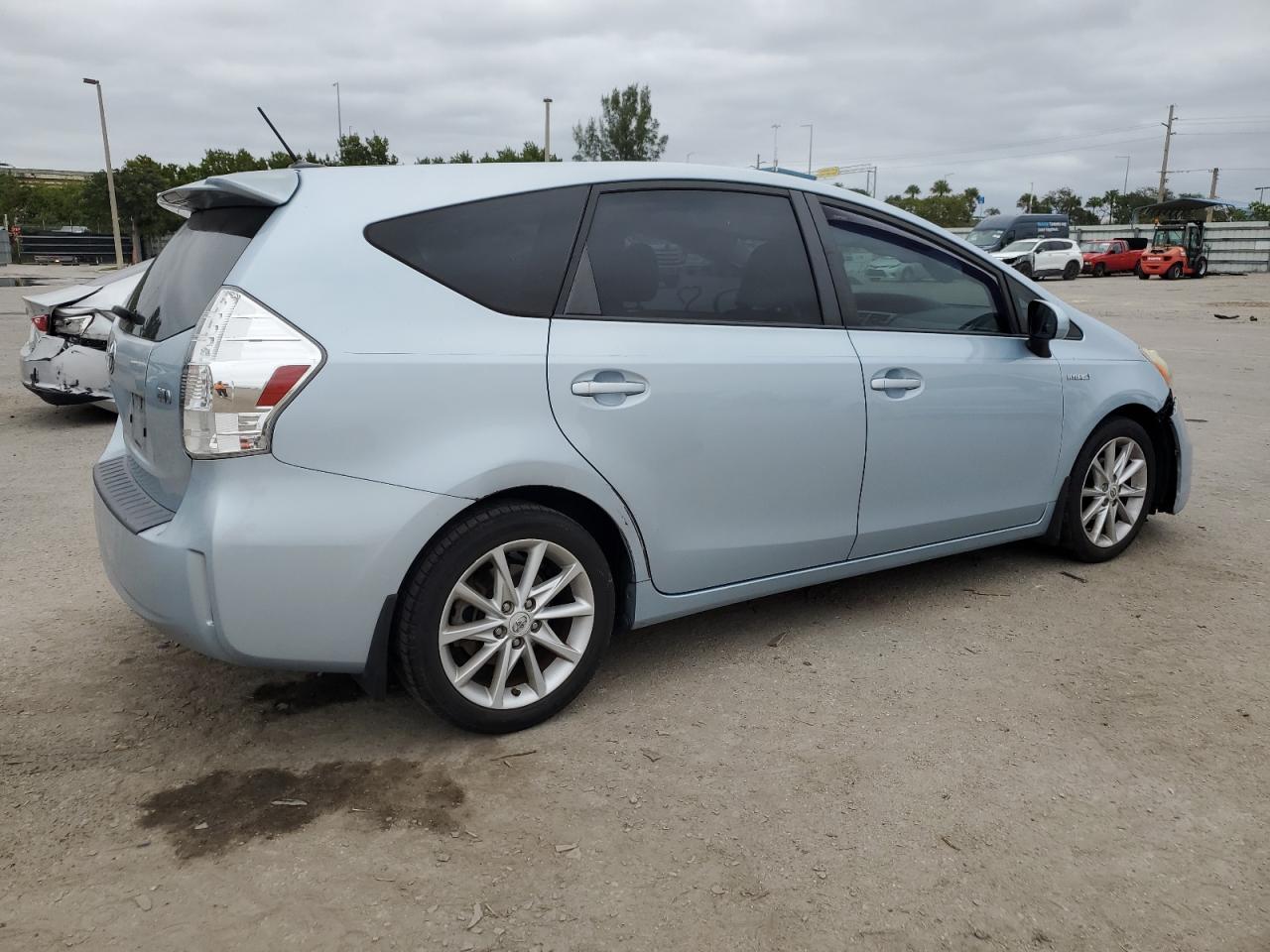 Изображение 3 2012 TOYOTA PRIUS V  2012 с VIN JTDZN3EU9C3117634