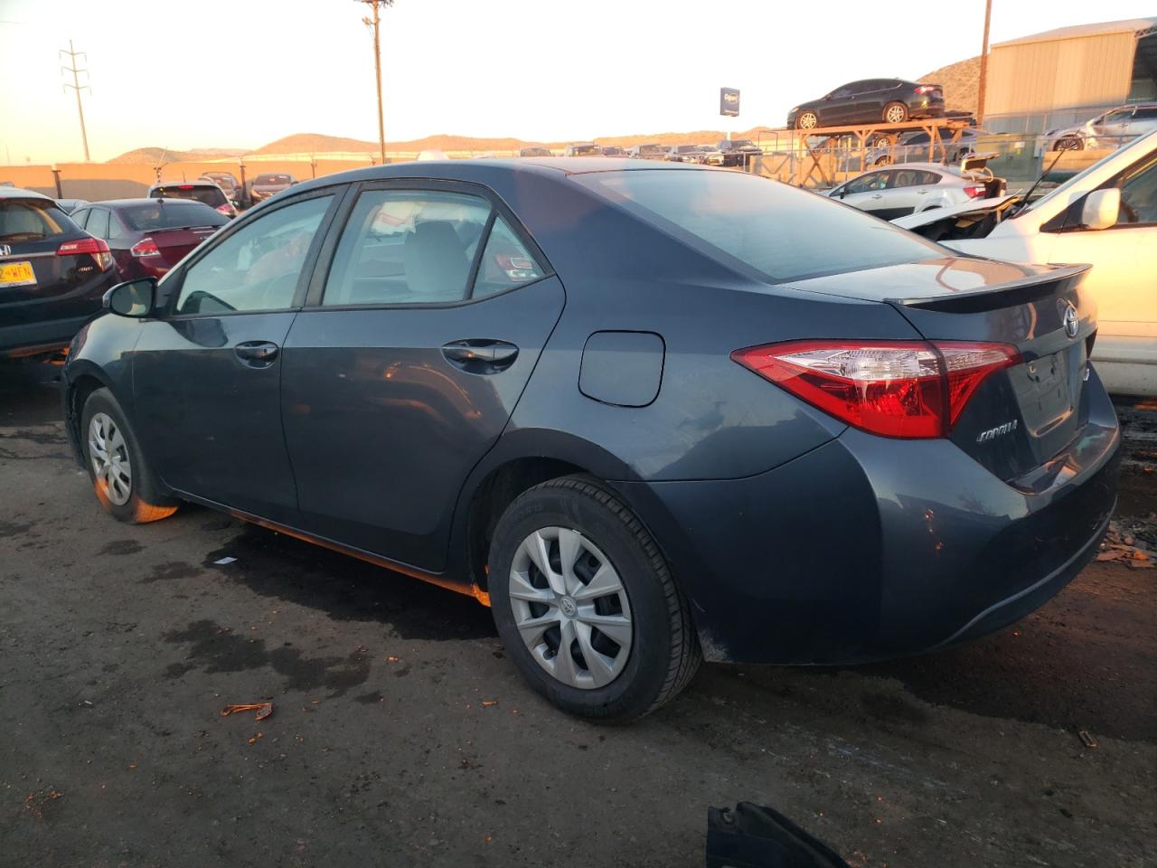 Изображение 2 2018 TOYOTA COROLLA LE 2018 с VIN 5YFBPRHE8JP800285