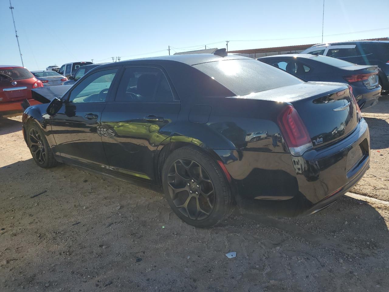 Изображение 2 2019 CHRYSLER 300 S 2019 с VIN 2C3CCABG4KH626979