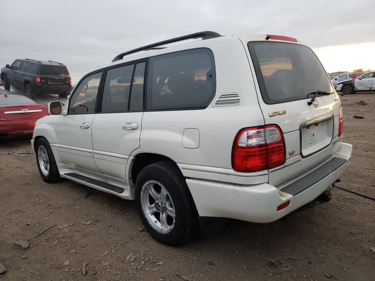 Image 2 of 2000 LEXUS LX 470 2000 with VIN JT6HT00W7Y0125398