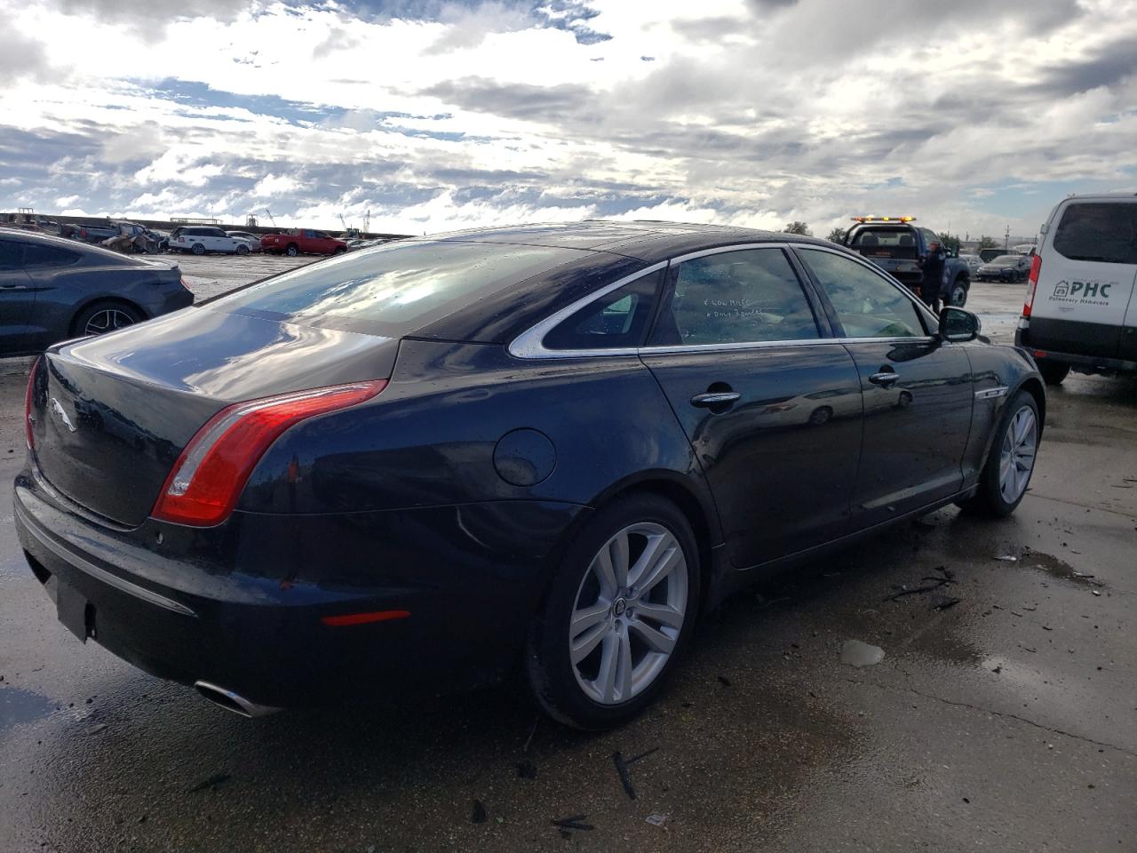 Obraz 3 z 2012 JAGUAR XJL  2012 z VIN SAJWA2GB0CLV37837