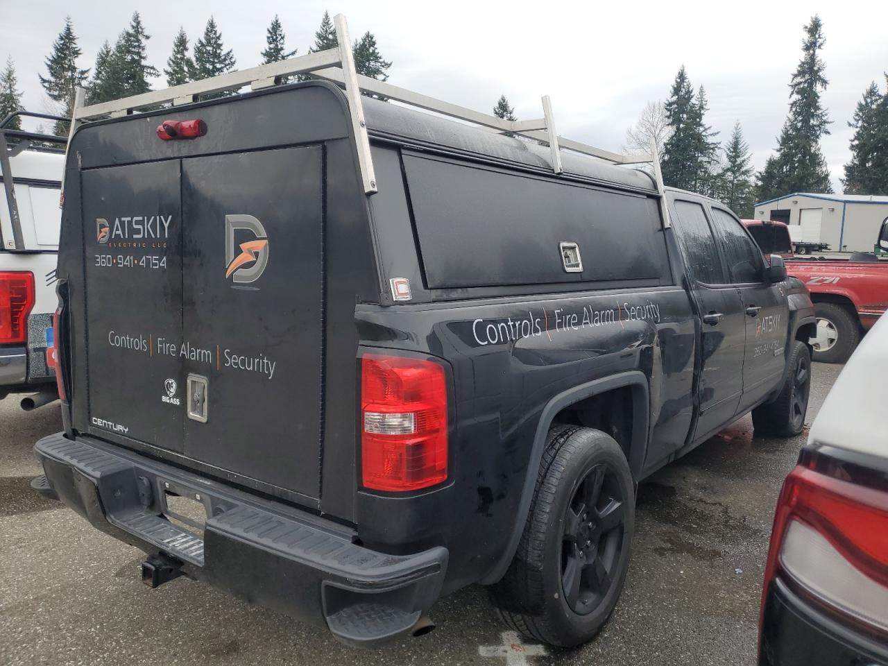 Image 3 of 2018 GMC SIERRA K1500 2018 with VIN 1GTV2LEC3JZ330880