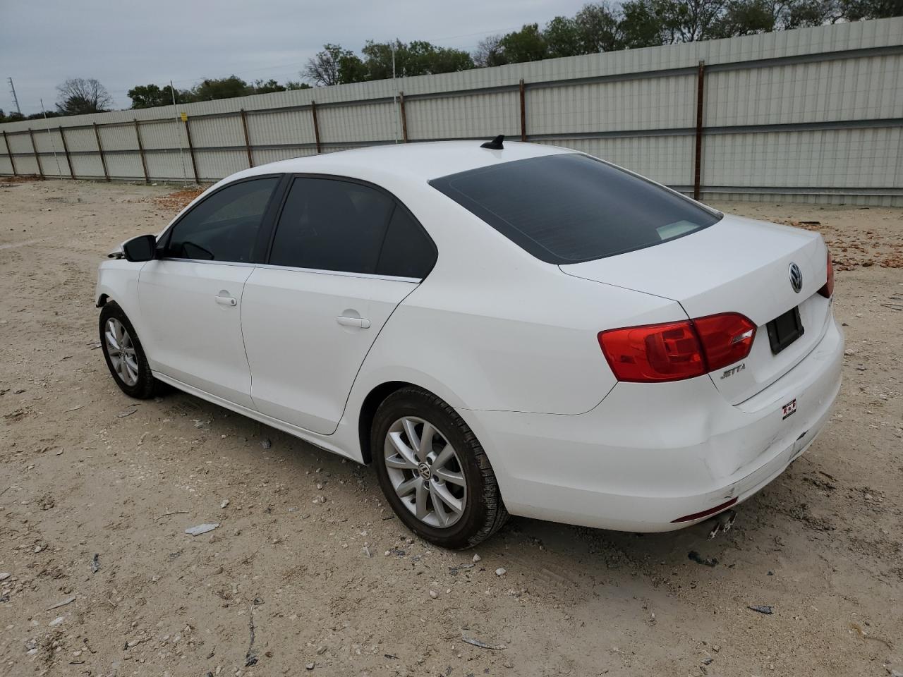 Image 2 of 2013 VOLKSWAGEN JETTA SE 2013 with VIN 3VWBX7AJ5DM433401