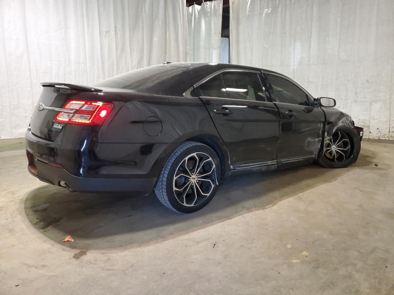 Image 3 of 2019 FORD TAURUS SHO 2019 with VIN 1FAHP2KT2KG102093