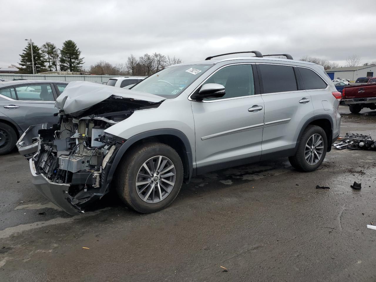 Изображение 1 2019 TOYOTA HIGHLANDER SE 2019 с VIN 5TDJZRFH6KS614451