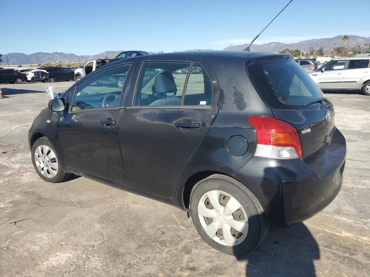 Obraz 2 z 2009 TOYOTA YARIS  2009 z VIN JTDKT903895247121