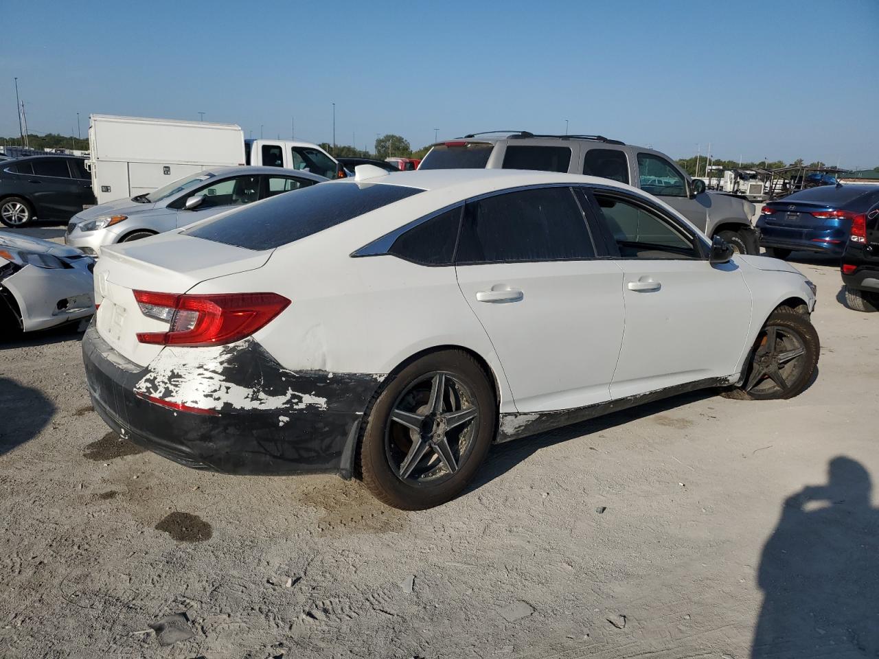 Изображение 3 2019 HONDA ACCORD LX 2019 с VIN 1HGCV1F14KA007522