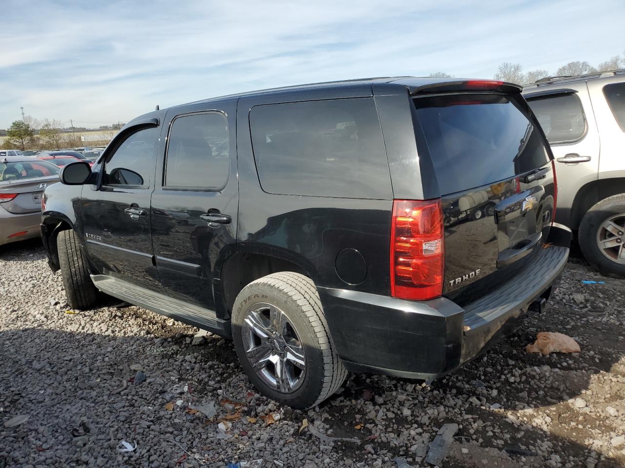 Image 2 of 2008 CHEVROLET TAHOE C1500 HYBRID 2008 with VIN 1GNFC13518R250005