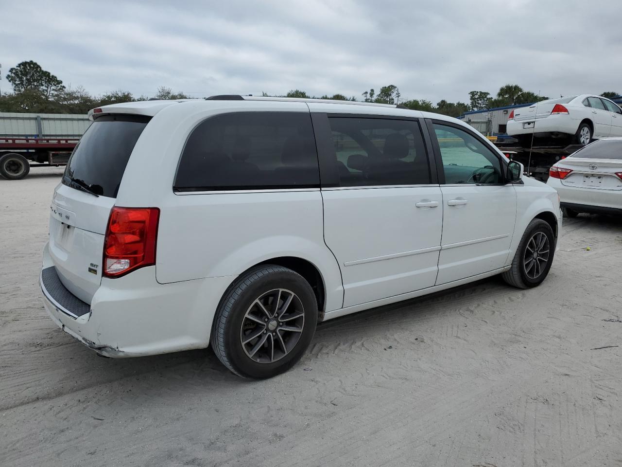 Image 3 of 2017 DODGE GRAND CARAVAN SXT 2017 with VIN 2C4RDGCG0HR677502
