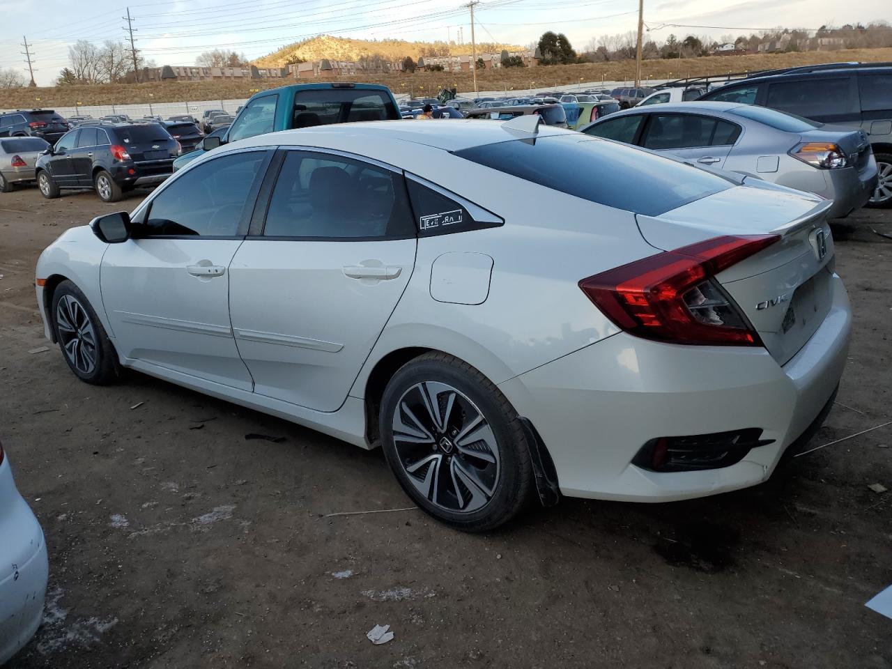 Image 2 of 2016 HONDA CIVIC EXL 2016 with VIN 19XFC1F7XGE003422