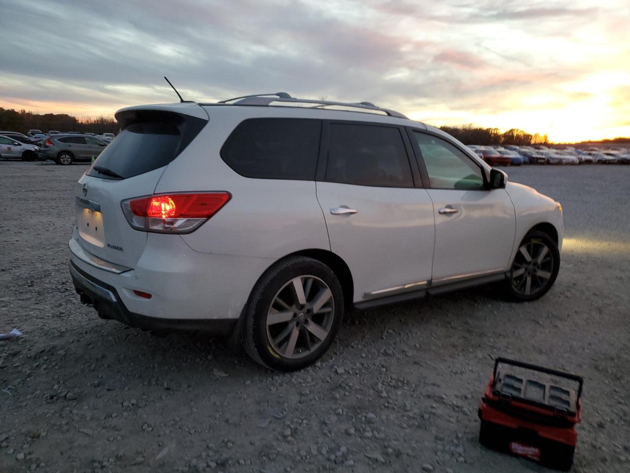 Obraz 3 z 2014 NISSAN PATHFINDER S 2014 z VIN 5N1AR2MN7EC664521