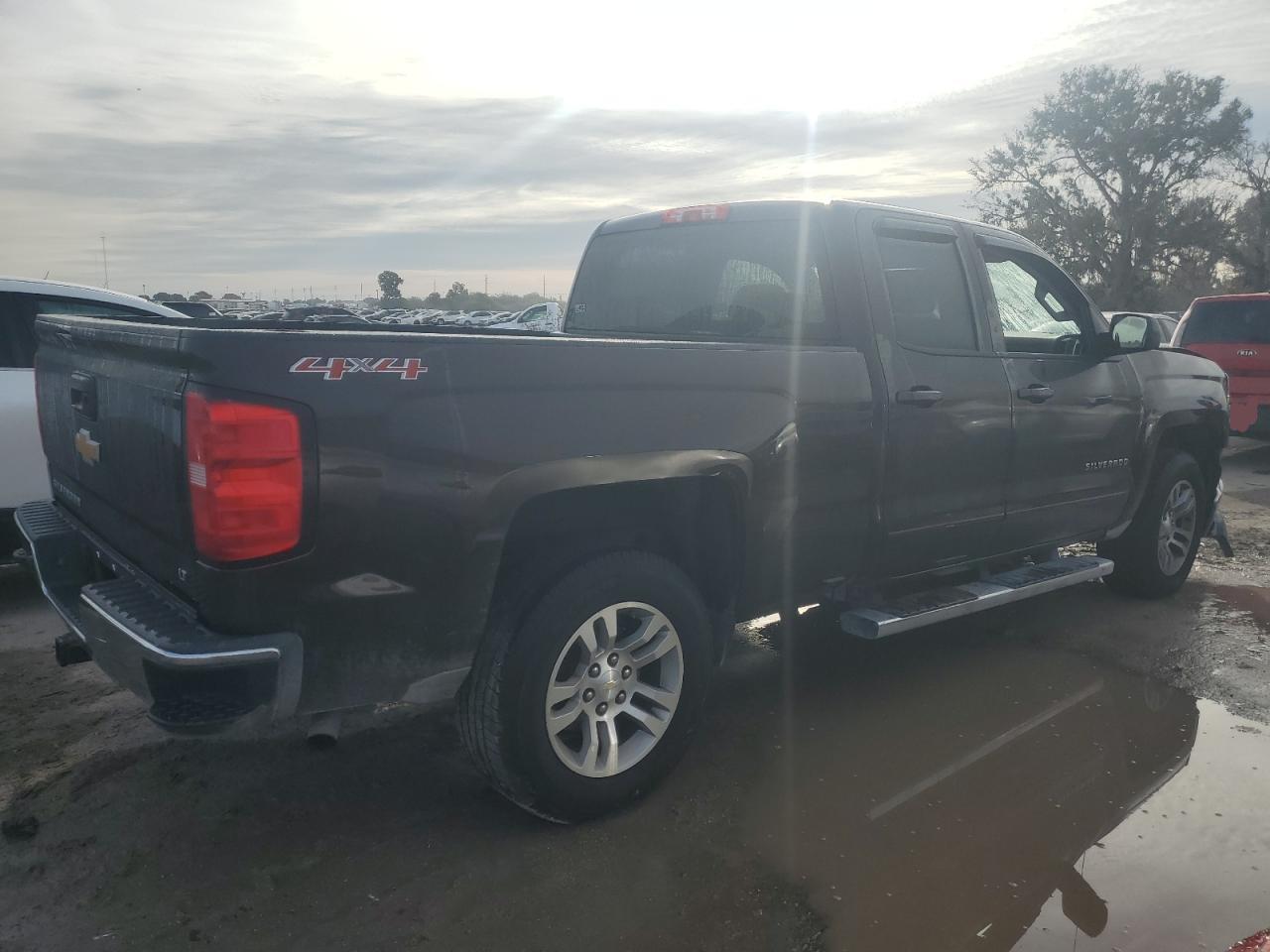 Image 3 of 2016 CHEVROLET SILVERADO K1500 LT 2016 with VIN 1GCVKREC5GZ173638