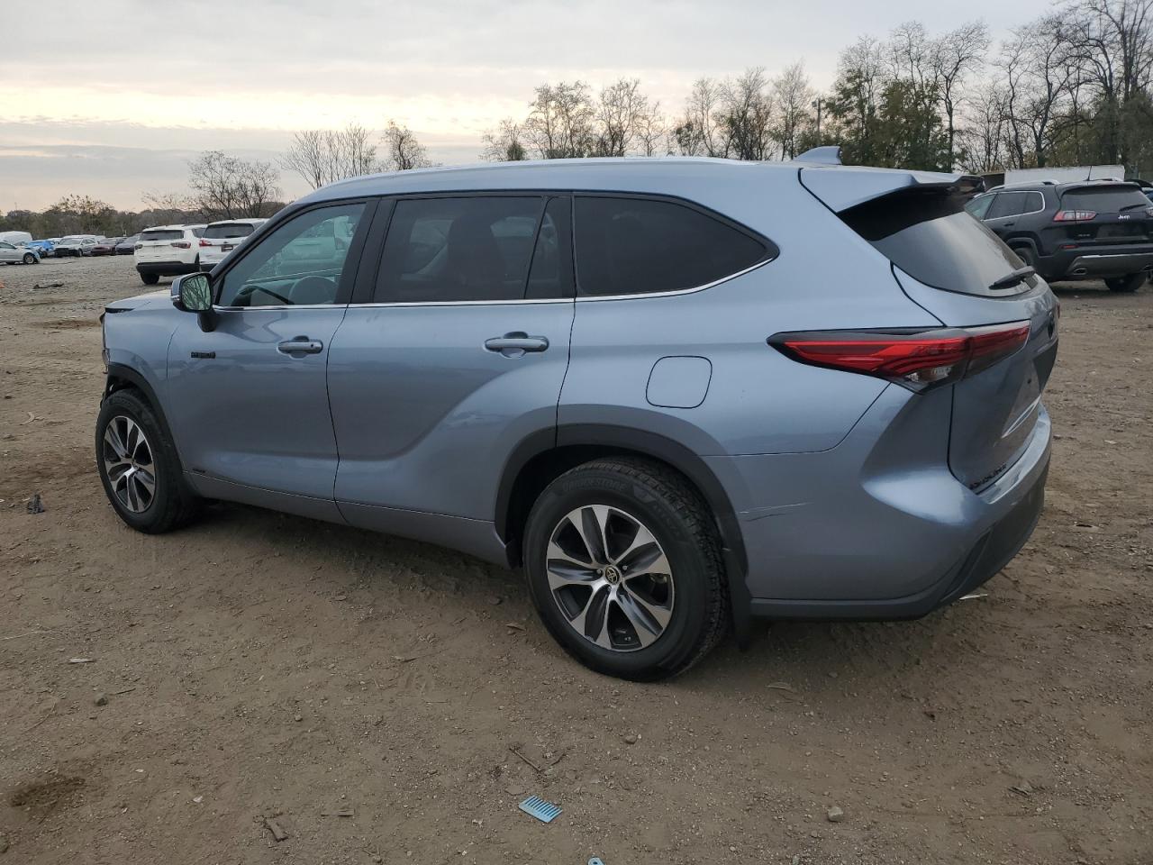 Изображение 2 2021 TOYOTA HIGHLANDER HYBRID XLE 2021 с VIN 5TDGBRCH5MS066402