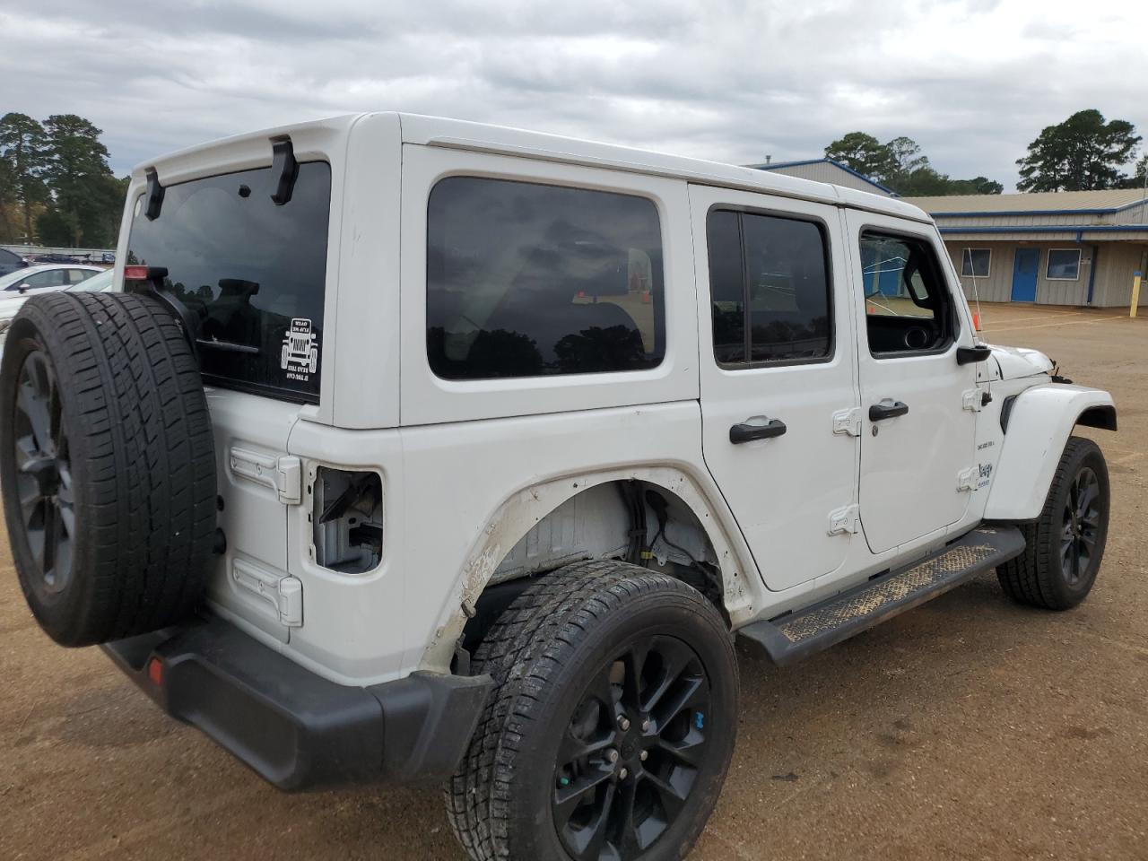 Изображение 3 2022 JEEP WRANGLER UNLIMITED SAHARA 4XE 2022 с VIN 1C4JJXP61NW170246