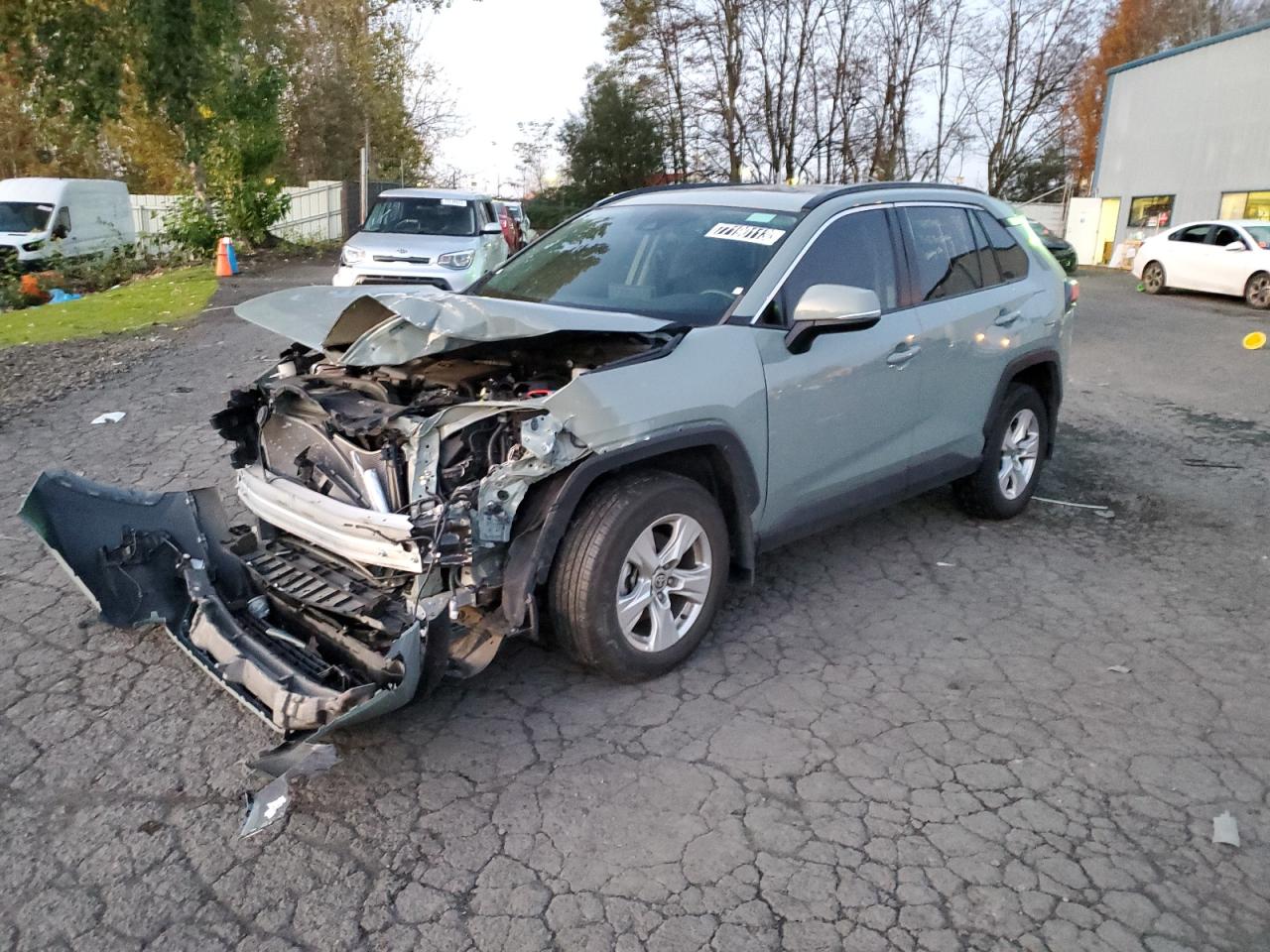 Obraz 1 z 2021 TOYOTA RAV4 XLE 2021 z VIN 2T3W1RFVXMW173928