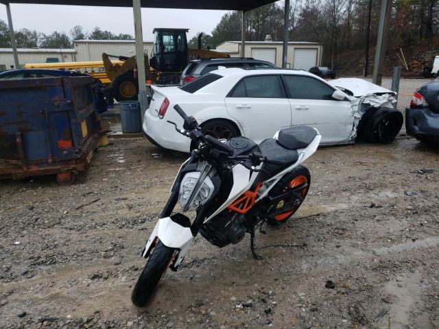 Image 2 of 2020 KTM 390 DUKE 2020 with VIN MD2JPJ404LC272032