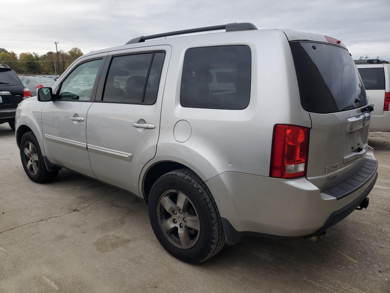 Image 2 of 2011 HONDA PILOT EXLN 2011 with VIN 5FNYF4H71BB079306