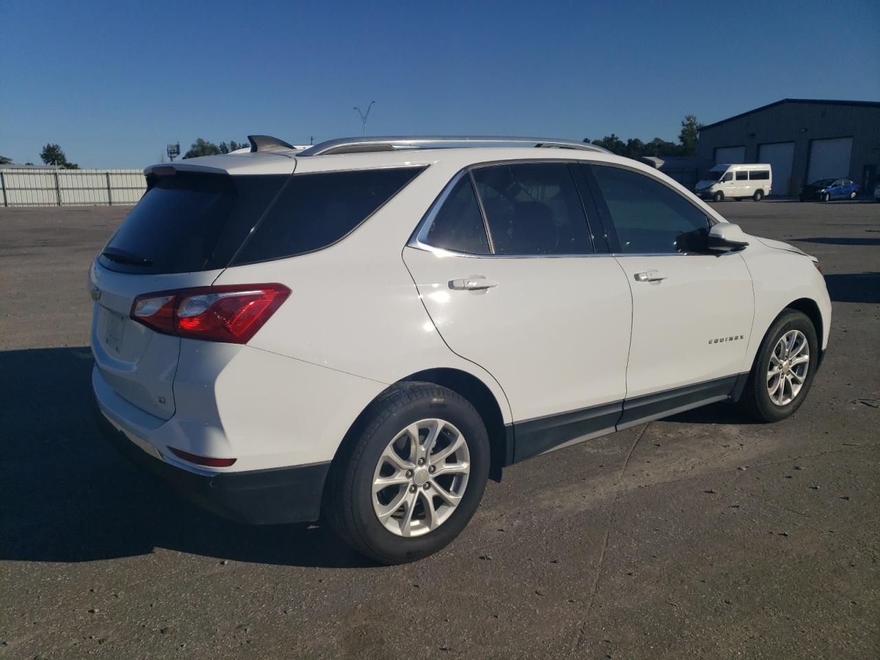 Изображение 3 2018 CHEVROLET EQUINOX LT 2018 с VIN 2GNAXJEV3J6318849