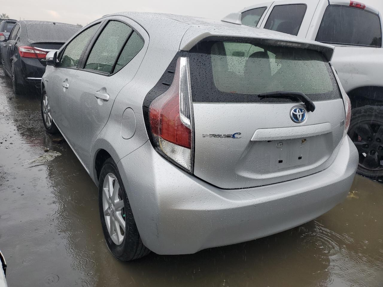 Image 2 of 2015 TOYOTA PRIUS C  2015 with VIN JTDKDTB34F1097745