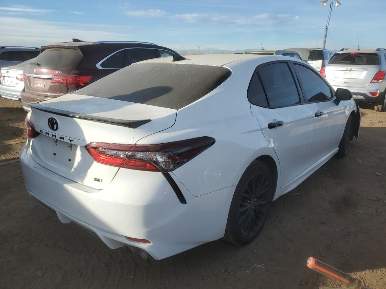 Obraz 3 z 2022 TOYOTA CAMRY SE 2022 z VIN 4T1G11AK2NU017556