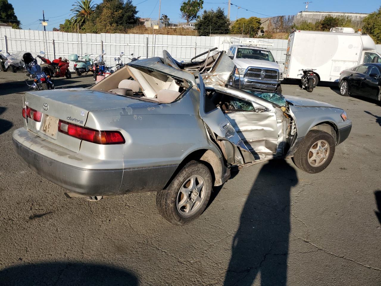 Image 3 of 1999 TOYOTA CAMRY LE 1999 with VIN JT2BG22K9X0373930