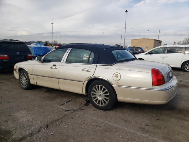 Image 2 of 2003 LINCOLN TOWN CAR SIGNATURE 2003 with VIN 1LNHM82W43Y679988