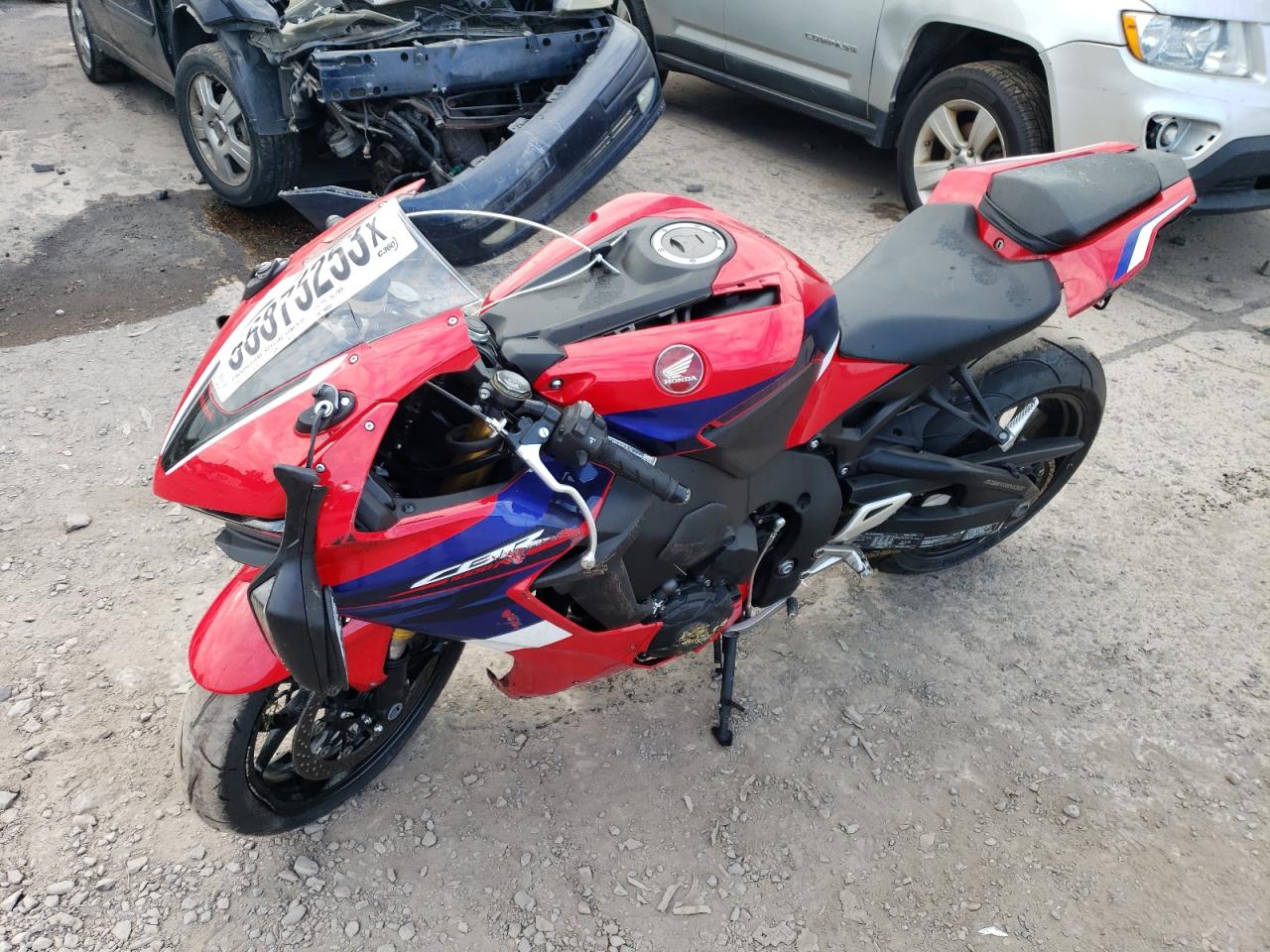 Image 2 of 2022 HONDA CBR1000 RR 2022 with VIN JH2SC7712NK500008