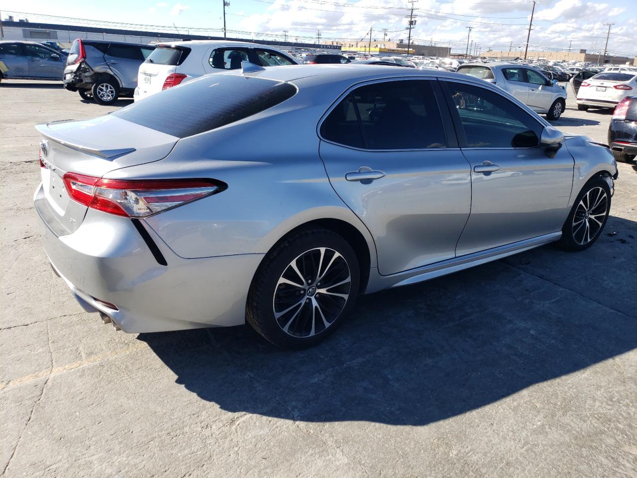 Obraz 3 z 2019 TOYOTA CAMRY SE 2019 z VIN 4T1B11HK5KU280524