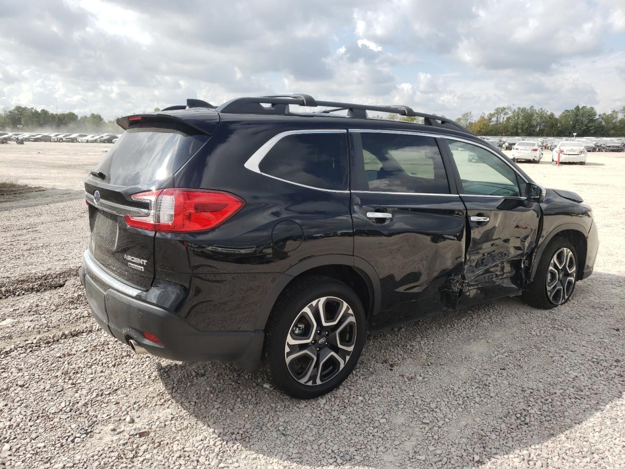 Obraz 3 z Subaru Ascent Touring 2023 z VIN 4S4WMAWD5P3420730