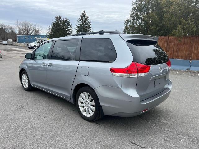 Obraz 3 z 2011 TOYOTA SIENNA LE 2011 z VIN 5TDJK3DCXBS013973