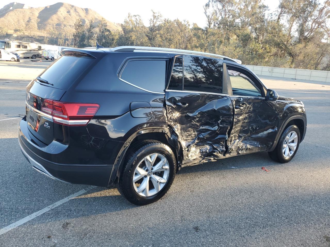 Изображение 3 2018 VOLKSWAGEN ATLAS SE 2018 с VIN 1V2KR2CA3JC563329
