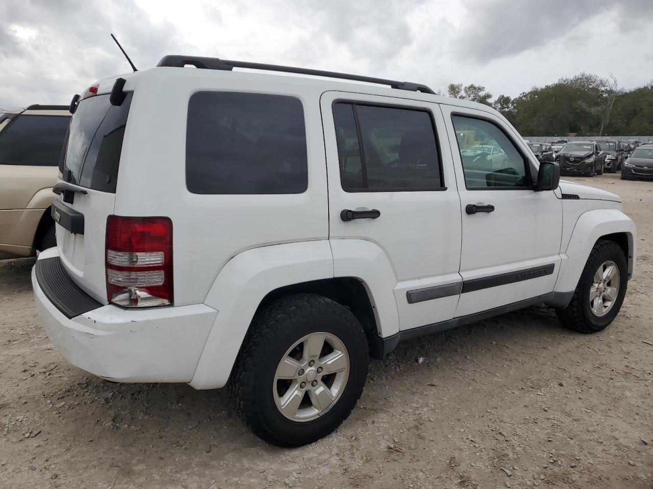 Изображение 3 2011 JEEP LIBERTY SPORT 2011 с VIN 1J4PN2GKXBW555695
