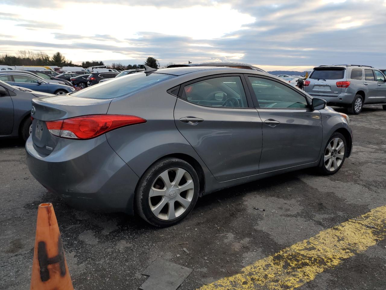 Obraz 3 z 2013 HYUNDAI ELANTRA GLS 2013 z VIN 5NPDH4AE4DH173525