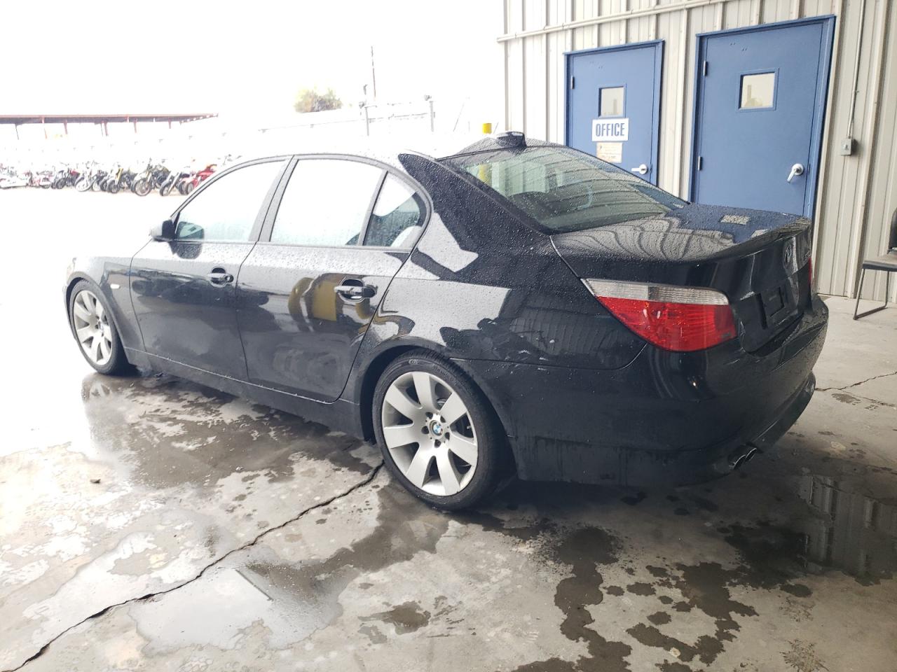 Obraz 2 z 2007 BMW 530 I 2007 z VIN WBANE73597CM58200