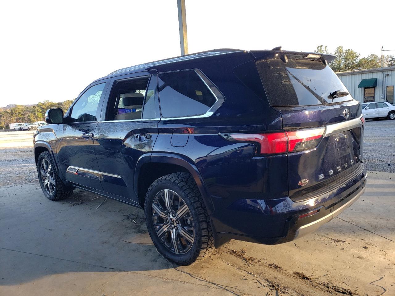 Obraz 2 z 2023 TOYOTA SEQUOIA SR5 2023 z VIN 7SVAAABA6PX011279