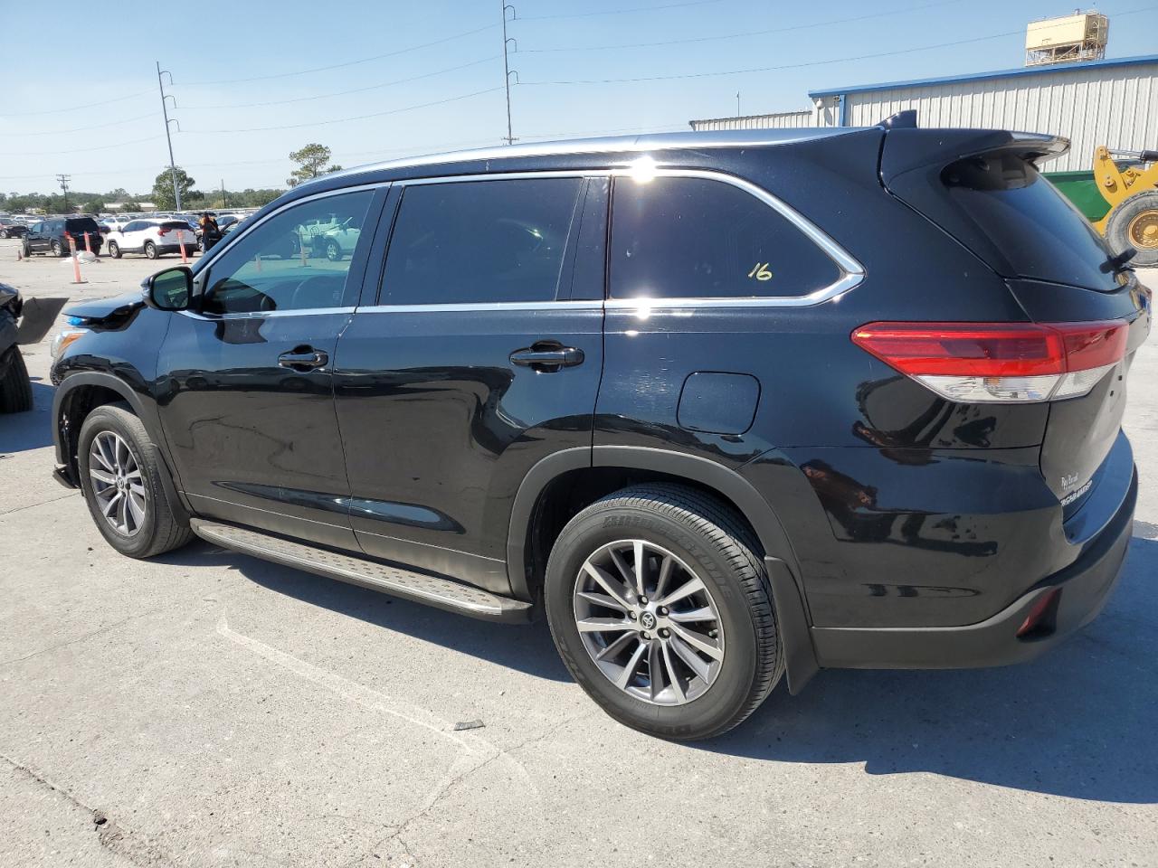 Obraz 2 z 2019 TOYOTA HIGHLANDER SE 2019 z VIN 5TDKZRFH5KS323976